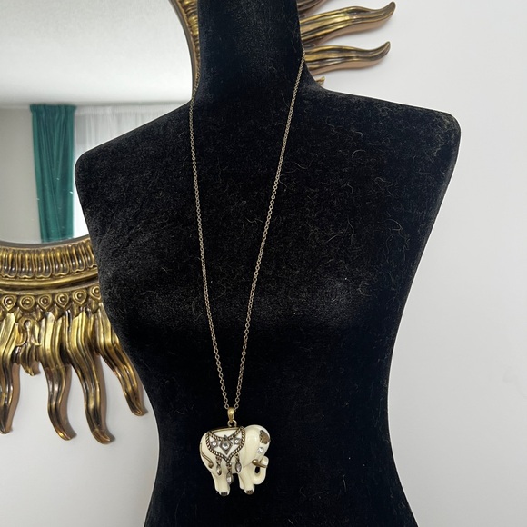 Elephant Pendant Necklace AVON - Picture 8 of 9